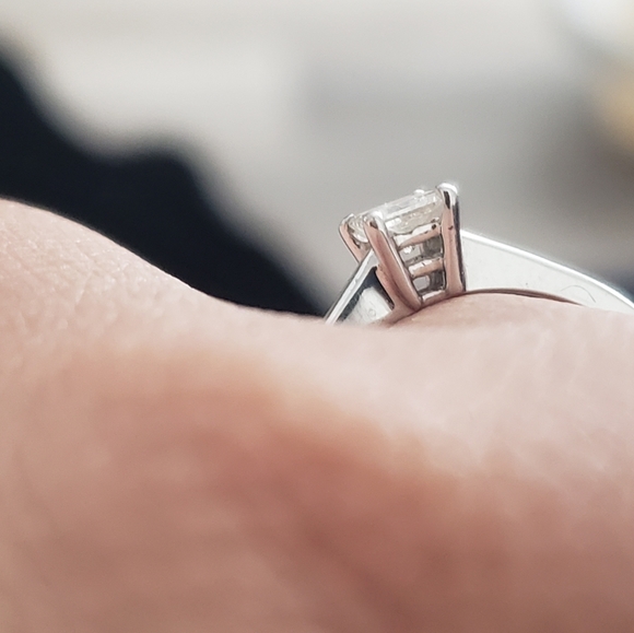 18k white gold engagement ring - Picture 2 of 2